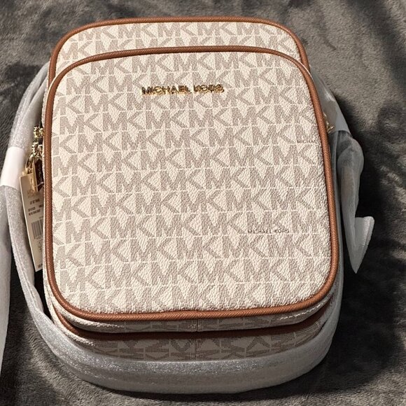 Michael Kors $398 Jet Set Travel Medium Signature Logo Crossbody Vanilla NWT - Picture 10 of 15